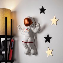   Semnul Pacii Astronaut - 3 Decorare perete 35x10x47 alb-Bronz